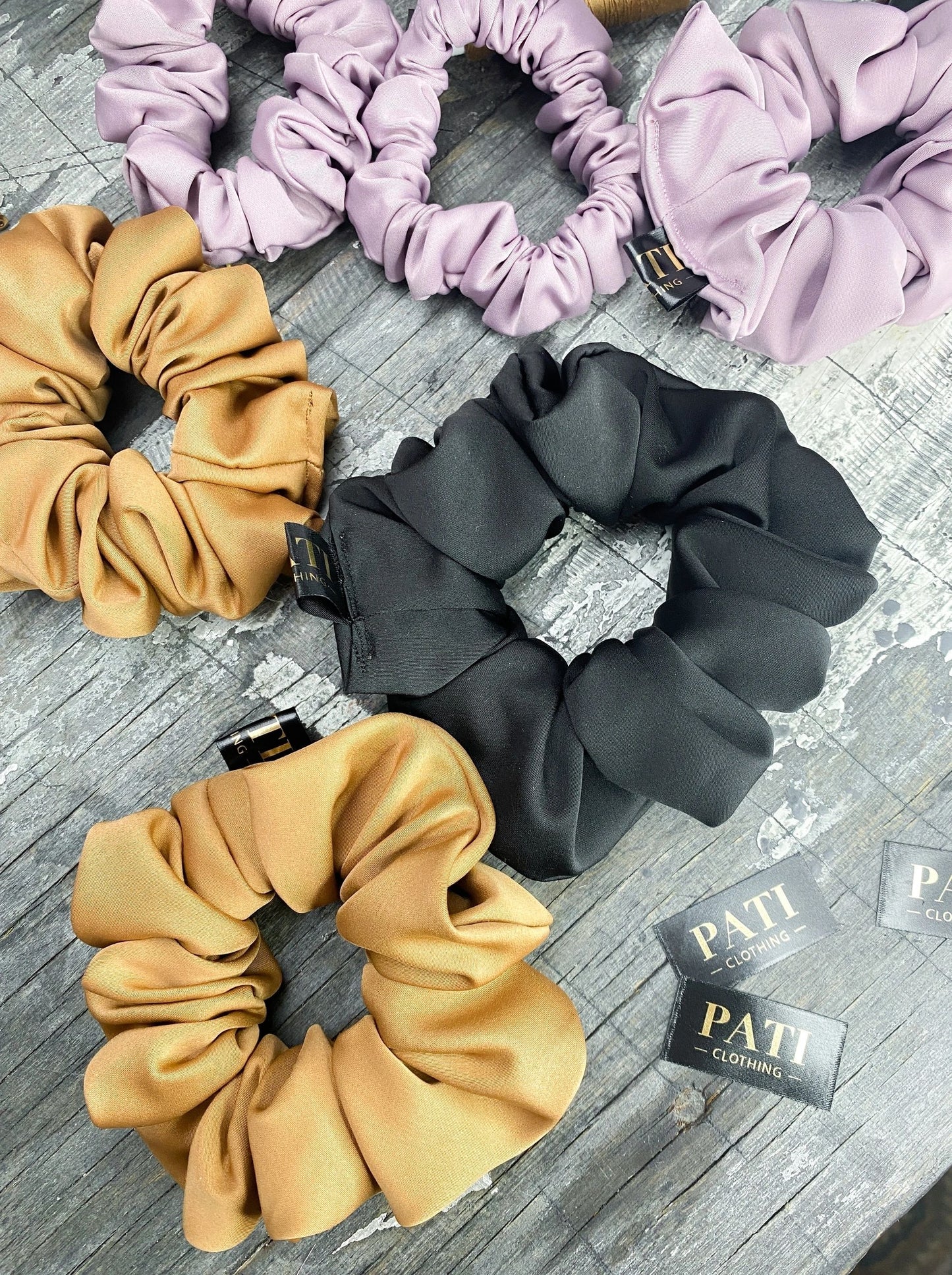 2 scrunchie + earrings set